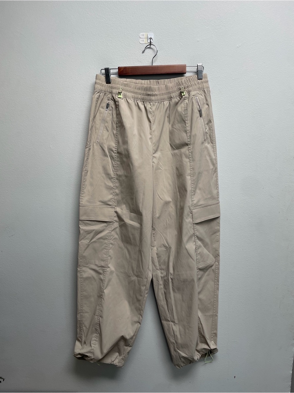 Athleta Cascade Cargo Poplin Pants size medium